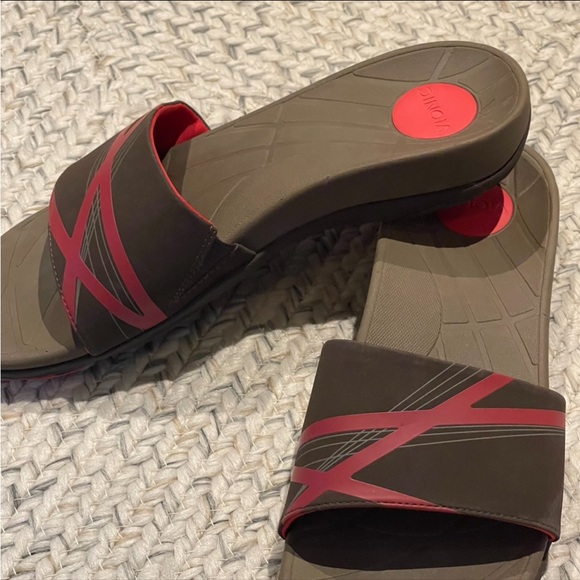 Vionic Sprint slip ons slides 9 - Picture 6 of 9